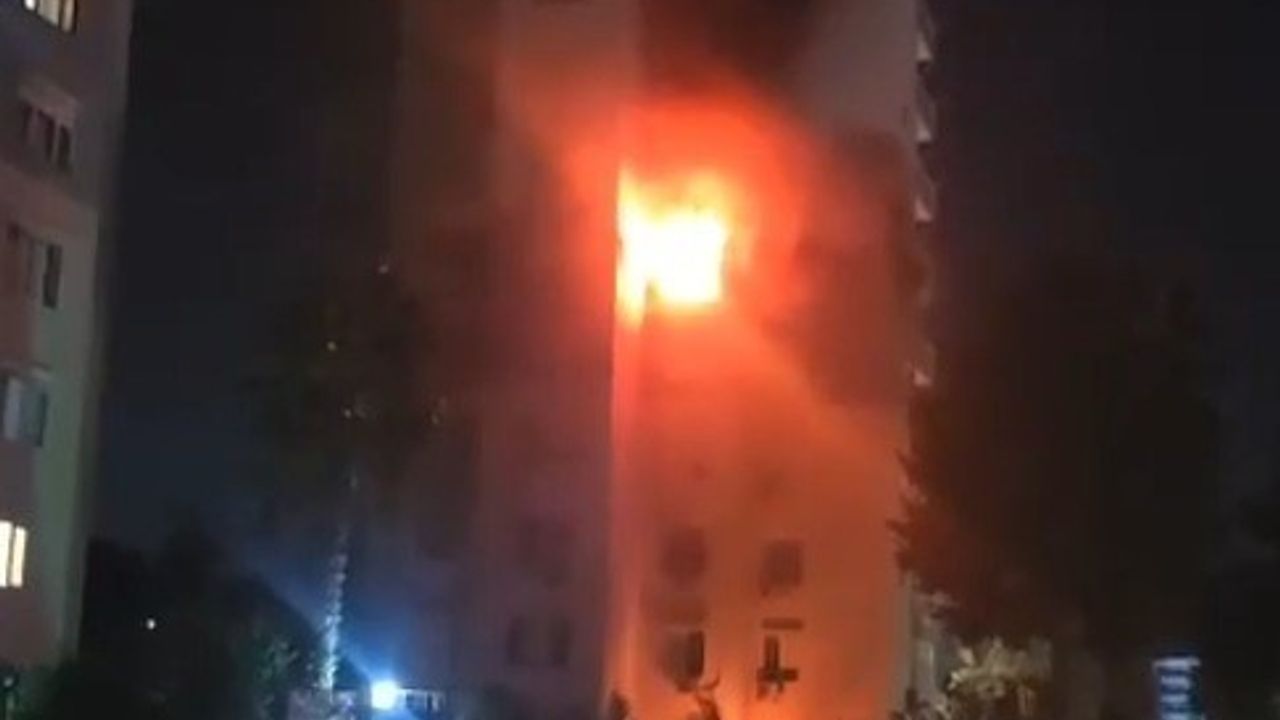 Antalya'da 15 Katlı Binada Yangın: 1 Yaralı