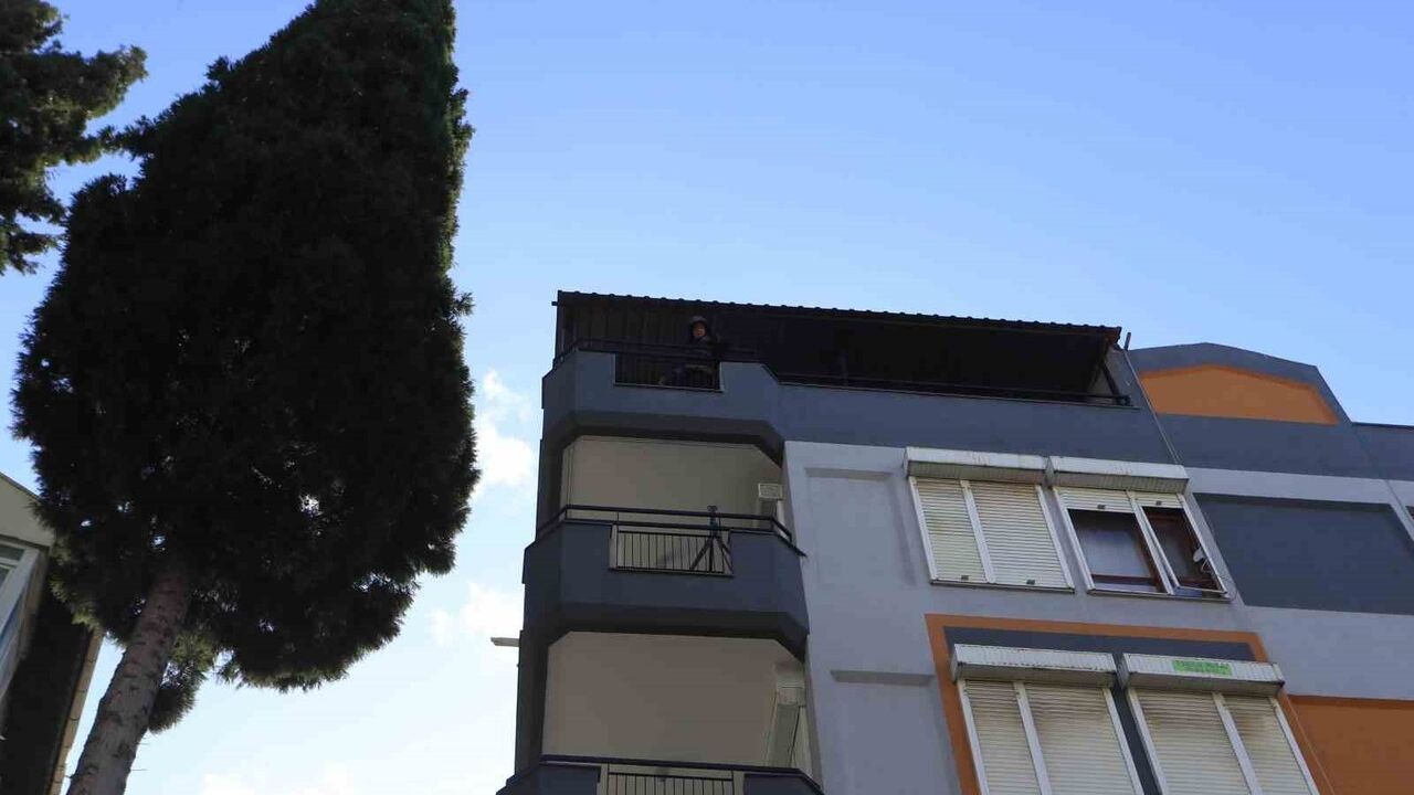 Antalya'da Apartmanda Yangın Paniği