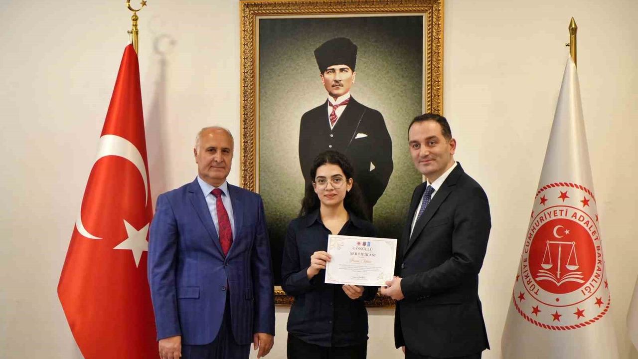 Antalya'da Gönüllülere Sertifikalar Verildi