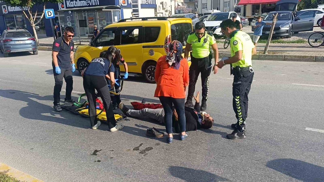 Antalya'da Motosiklet Kazası: Yararlar Hızla Yardım Etti