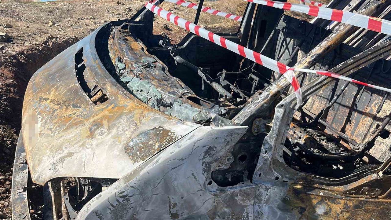 Antalya'da Mutfak Tüpü Yüklü Kamyonet Cüruf Oldu