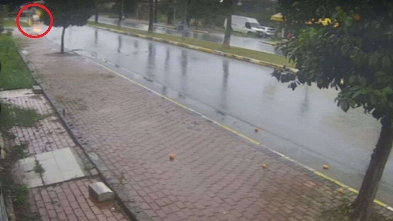 Antalya'da Otomobil Alev Topuna Dönüştü