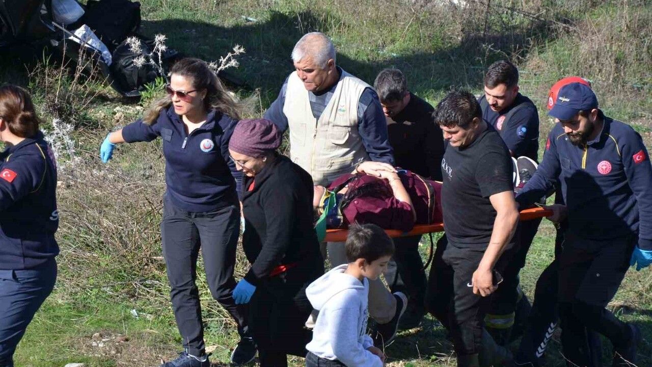 Antalya'da Otomobil Kazası: 3 Yaralı