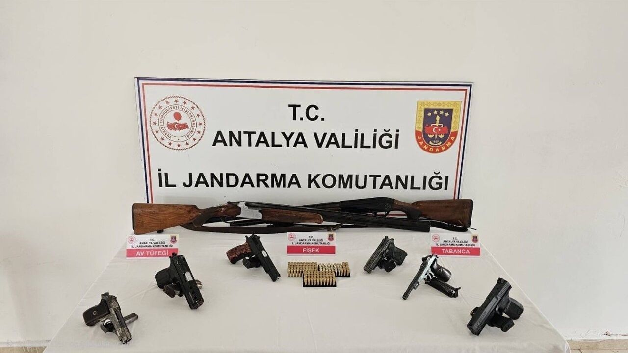 Antalya'da Silah Kaçakçılığı Operasyonu