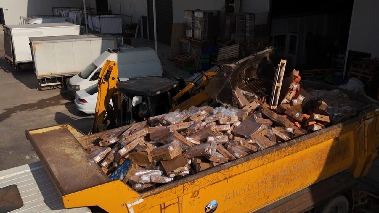 Antalya’da Tarihi Geçmiş Tavuk Operasyonu