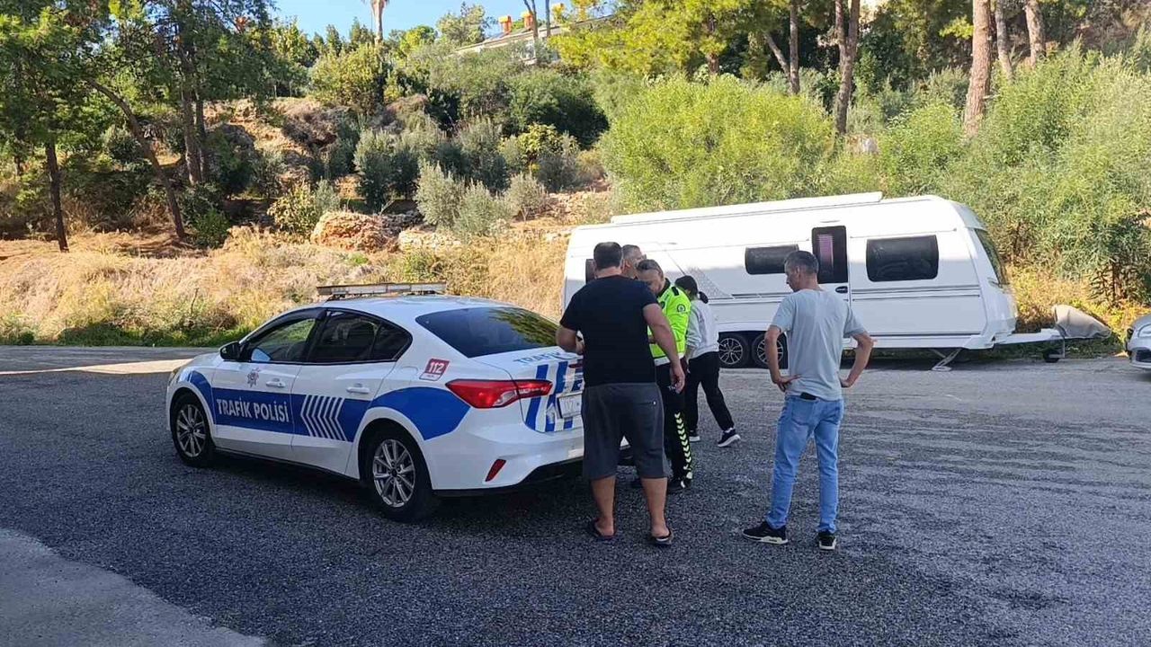 Antalya'da Trafik Kazası: 9 Aylık Bebek Hastaneye Kaldırıldı