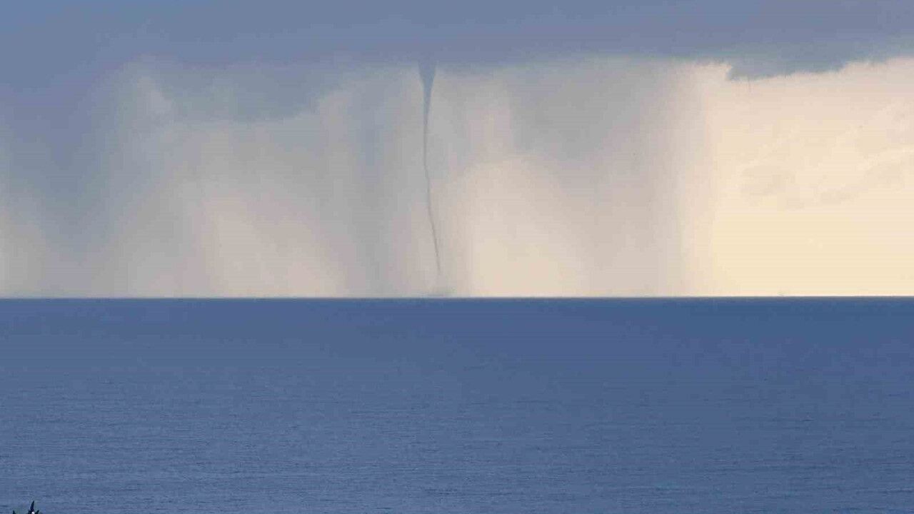 Antalya'da Yaşanan İki Hortum Olayı Görüntülendi