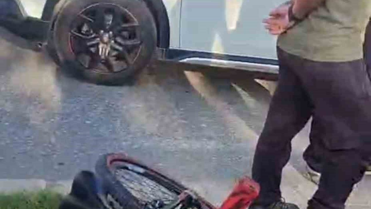 Antalya'da Yaya Geçidinde Bisikletli Çocuğa Otomobil Çarptı