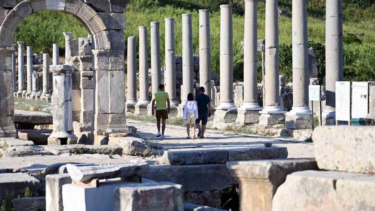 Antalya, Ekim 2025'te Rekor Turist Ağırladı