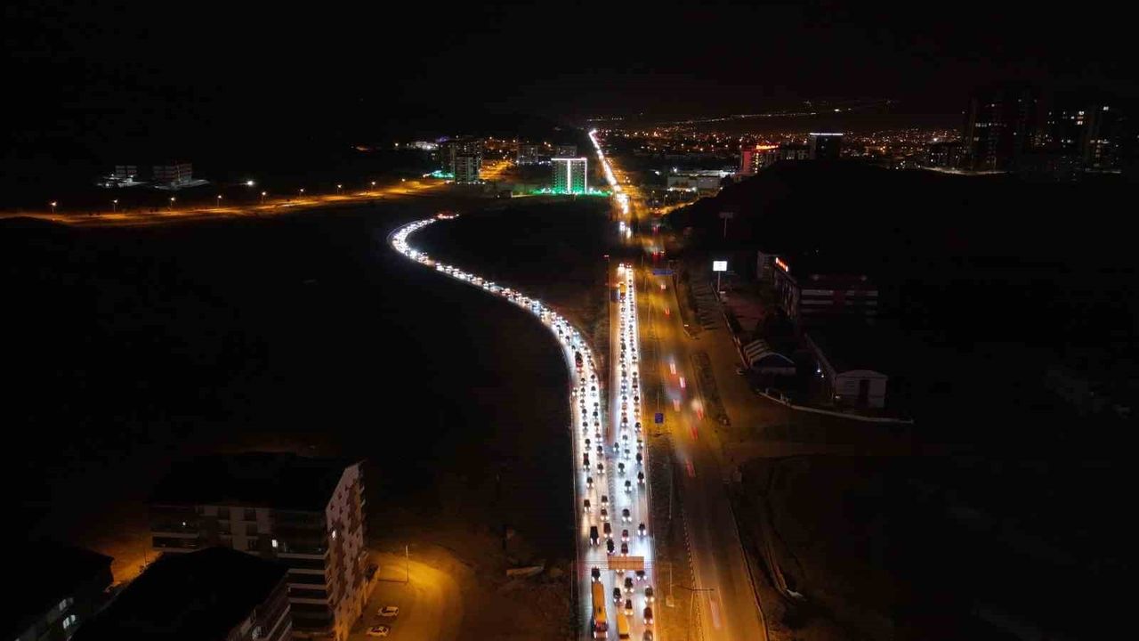 Ara Tatil Dönüş Trafiği Yoğunlaştı