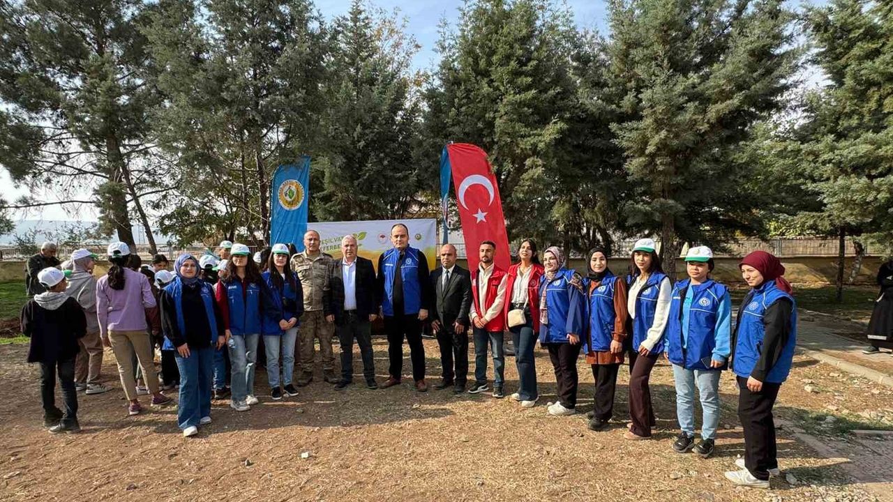 Araban'da Cumhuriyet'in 102. Yılı İçin Fidan Dikimi