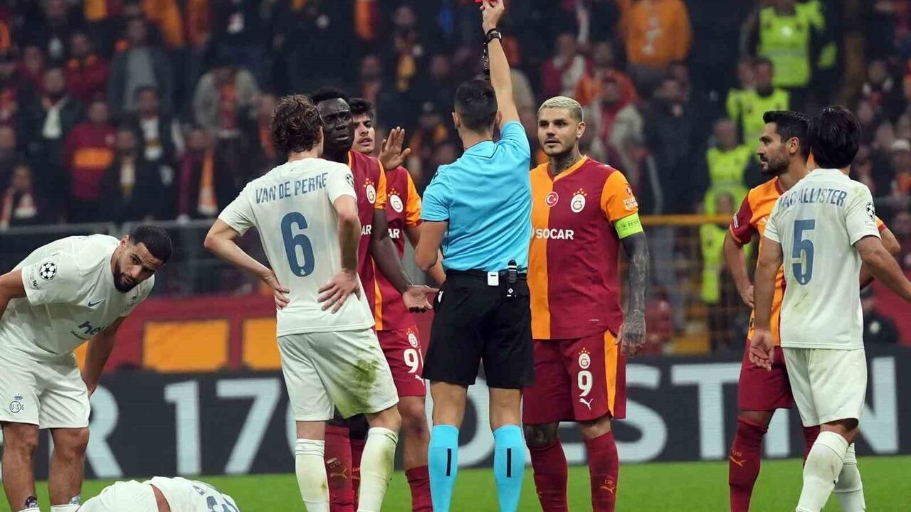 Arda Ünyay UEFA Şampiyonlar Ligi'nde İlk Maçını Oynadı