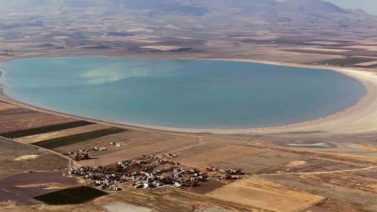 Arin Gölü: Kuş Cennetinin Karşılaştığı Tehdit