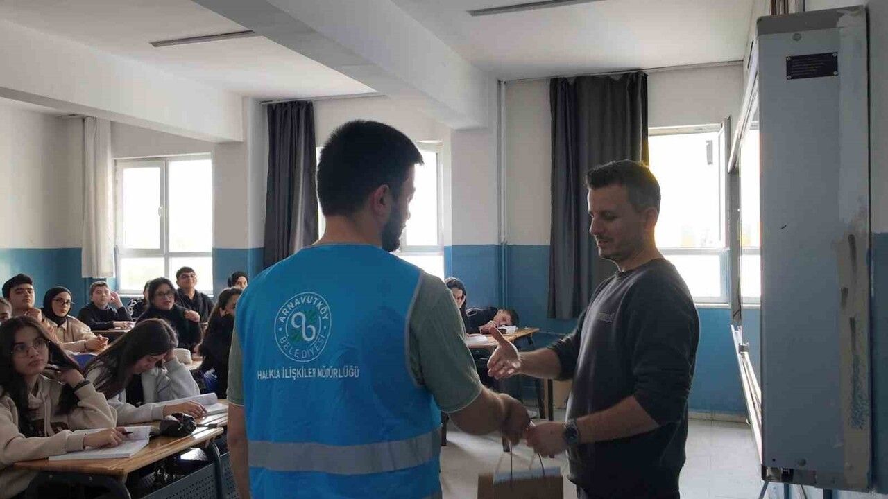 Arnavutköy Belediyesi'nden Öğretmenler Günü Kutlaması