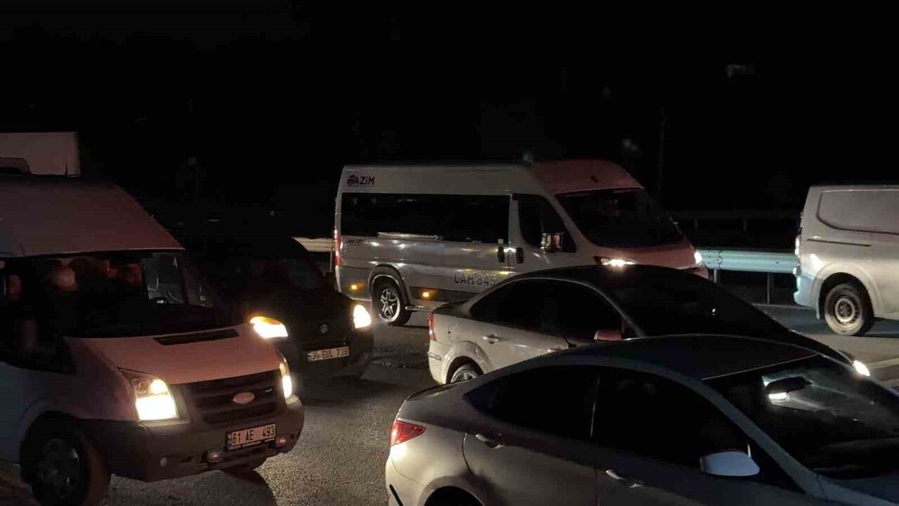 Arnavutköy Çevre Yolu’ndaki İSKİ Çalışması Trafiği Kilitledi