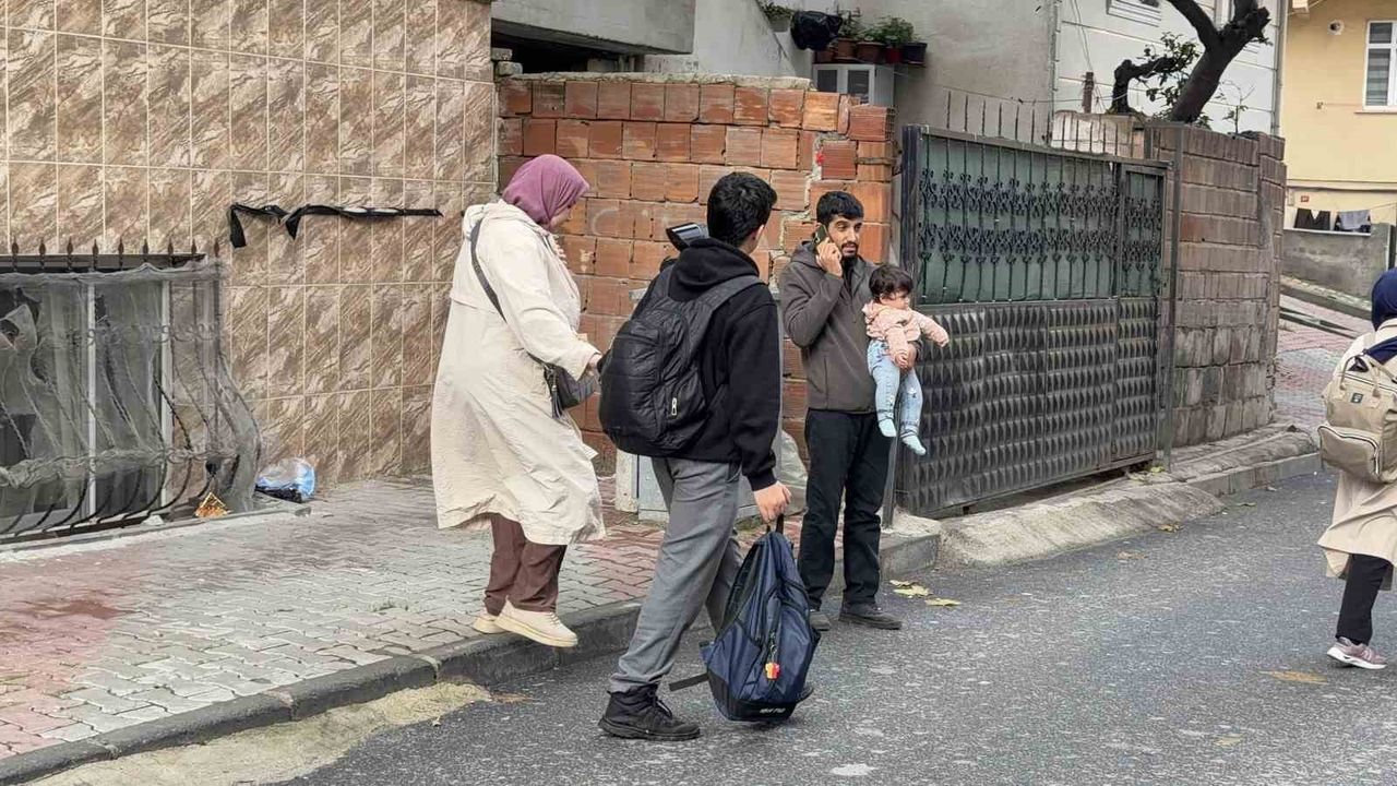 Arnavutköy'de İstitnat Duvarı Çöktü, Tahliye İşlemleri Başladı