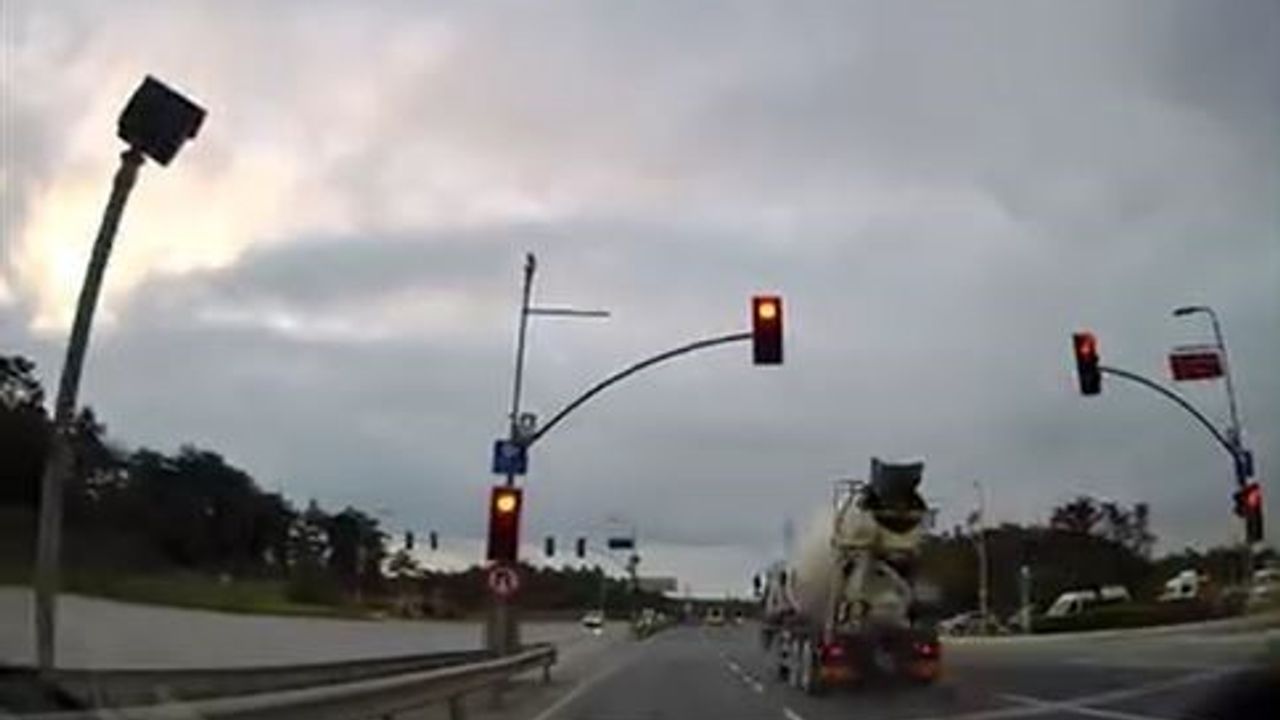 Arnavutköy'de Kırmızı Işık İhlali Facianın Eşiğindeydi