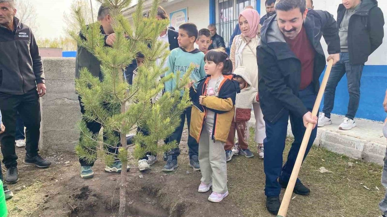 Arpaçay'da Fidan Dikim Etkinliği Gerçekleştirildi