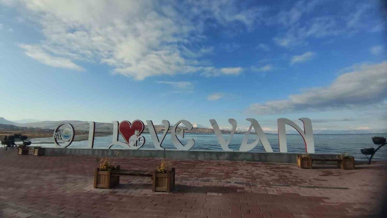 Artos Dağı Beyaz Gelinliğiyle Karşılıyor