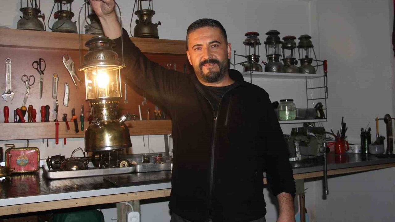 Asırlık Lambalara Yeniden Işık: Mesut Fırtına'nın Restorasyon Başarısı