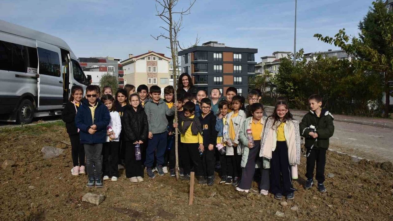 Atakum Belediyesi’nden Çocuk Hakları Günü’ne Özel Fidan Dikimi