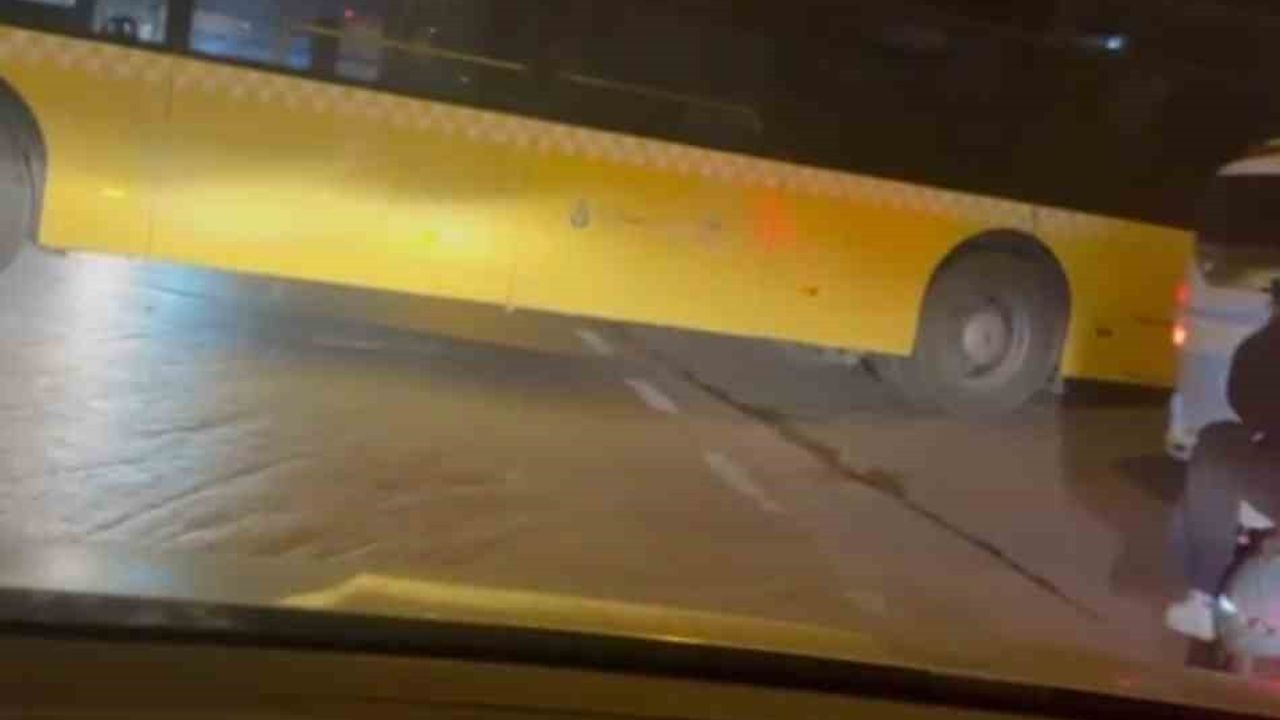 Ataşehir'de Otobüs Dönüş Yaparken Sıkıştı