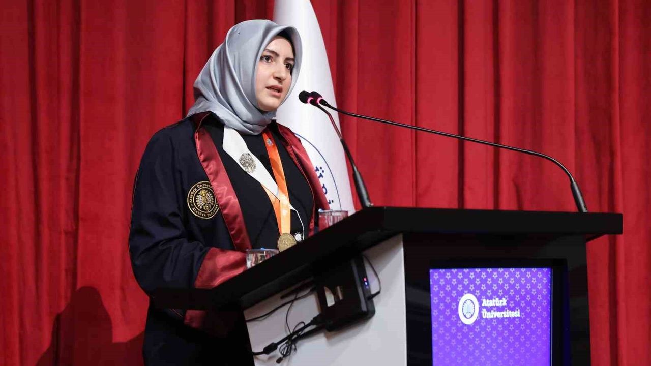 Atatürk Üniversitesi'nde Doktora Mezuniyet Töreni Coşkuyla Gerçekleşti