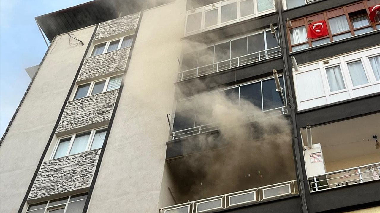 Aydın'da Apartman Yangını Kontrol Altına Alındı