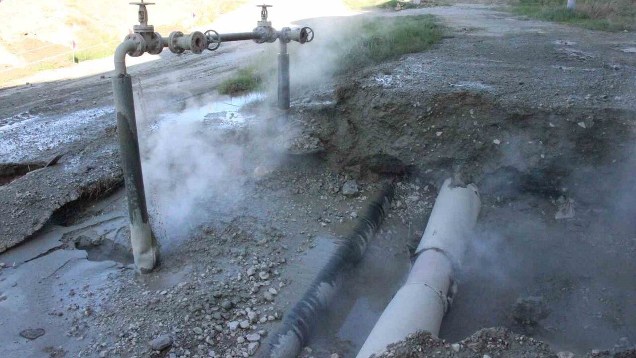 Aydın'da Jeotermal Hattında Patlama: 170 Derecelik Su Yolda