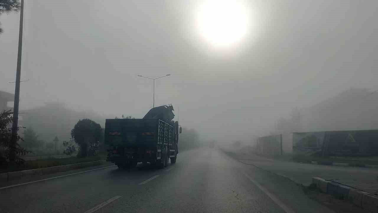 Aydın'da Yoğun Sis Sürücülere Zor Anlar Yaşatıyor