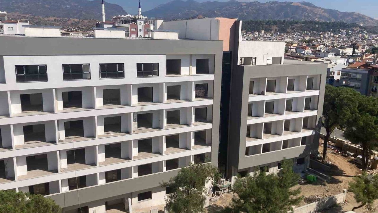 Aydın Valisi Canbolat Huzurevi İnşaatında İncelemelerde Bulundu