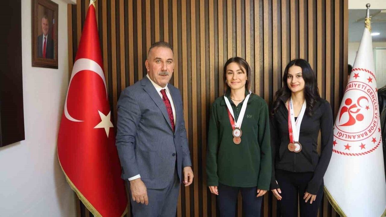 Aydınlı Sporcular Hemsball Şampiyonasında Zirveye Çıktı