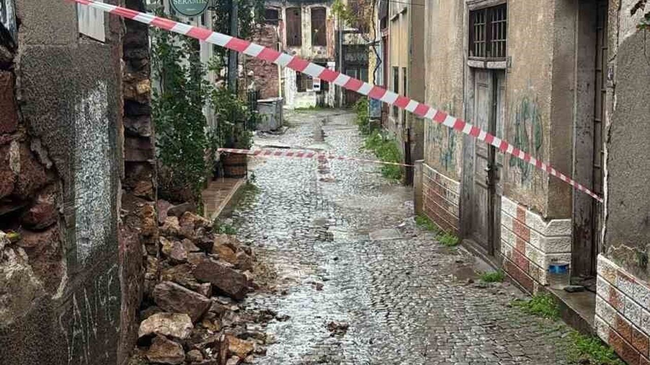 Ayvalık'ta Şiddetli Yağış Hayatı Olumsuz Etkiledi