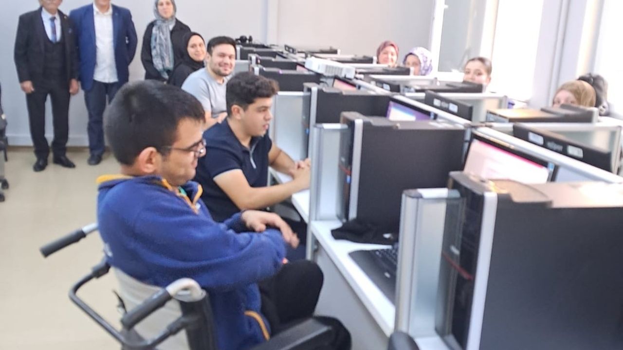 Bafra'da Engellilere Bilgisayar İşletmenliği Kursu Başladı