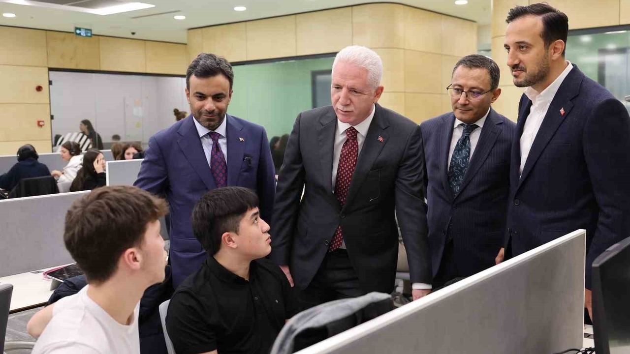 Bağcılar'da Modern Etüt Merkezi ve Kütüphane Açıldı