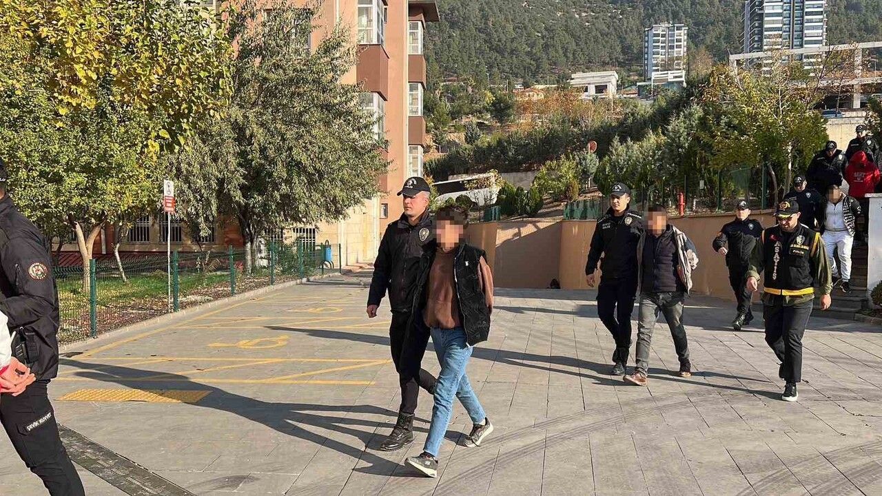 Bahis ve Dolandırıcılık Operasyonu: 17 Gözaltı