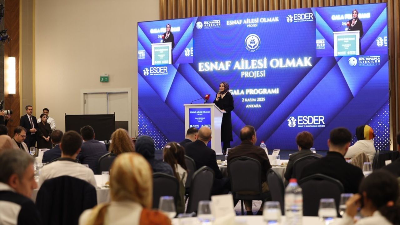 Bakan Göktaş, 'Esnaf Ailesi Olmak' Projesinin Galasında Esnaflığa Vurgu Yaptı