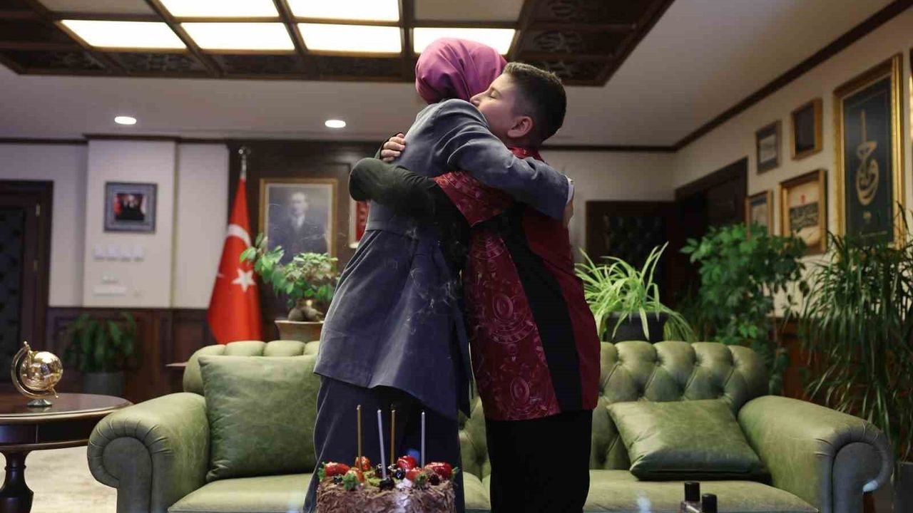 Bakan Göktaş, Şehit Oğlunun Doğum Gününü Kutladı