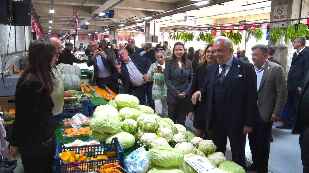 Balat Mahallesi'nde Modern Pazar Alanı Açıldı