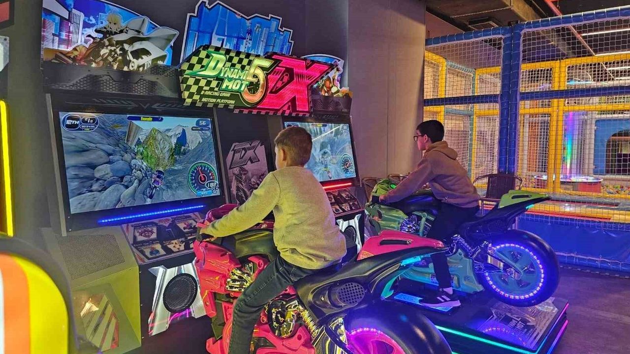 Bandırma'da Ara Tatil Eğlencesi: Çocuklar Oyunla Buluştular