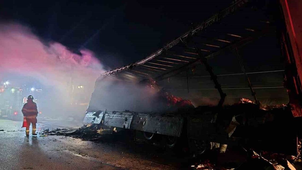 Bandırma Karayolu'nda Tır Dorsesinde Yangın