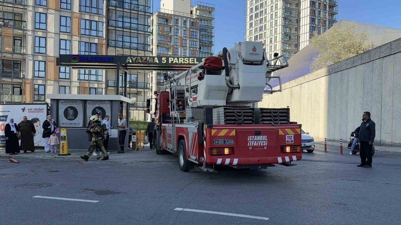 Başakşehir'de 27 Katlı Binada Yangın Çıktı