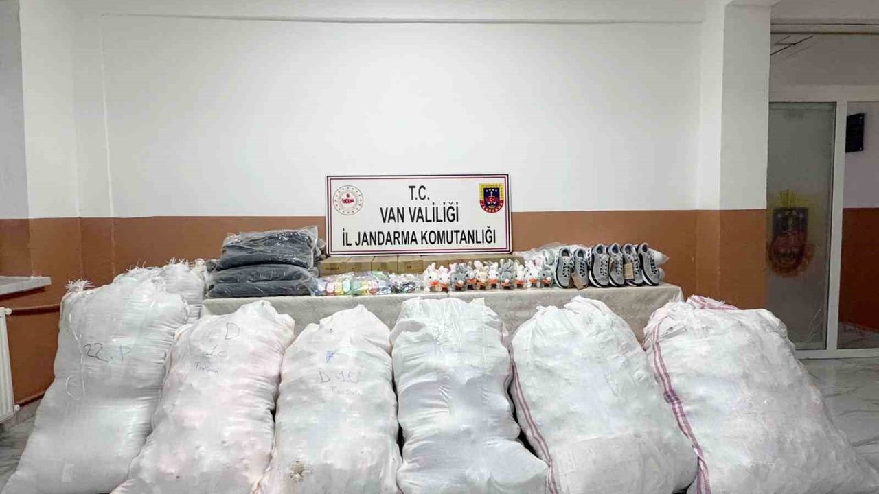 Başkale'de 4.1 Milyon TL Değerinde Kaçak Malzeme Ele Geçirildi