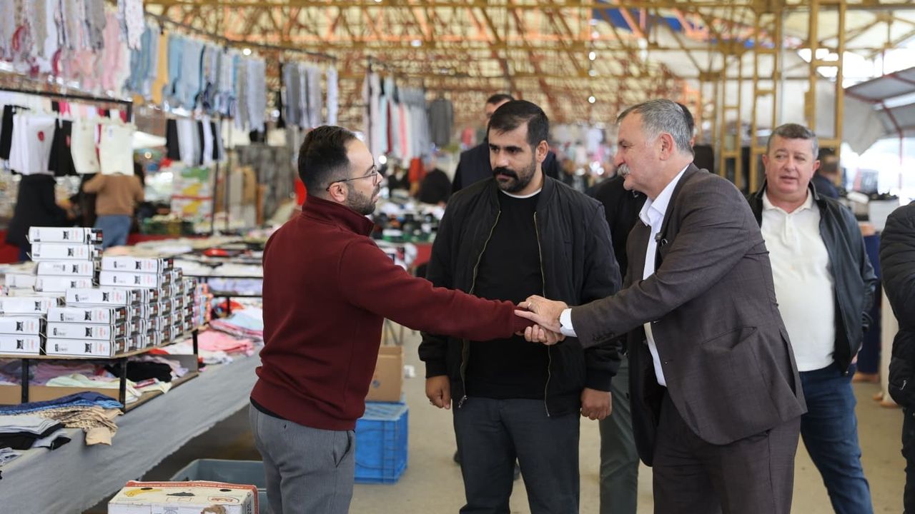 Başkan Balaban Laleli Pazarında Esnafla Buluştu
