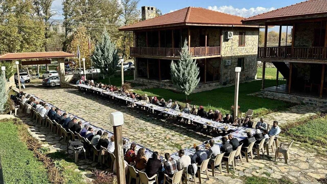 Başkan Pütün, Öğretmenler Günü'nde Öğretmenlerle Bir Araya Geldi