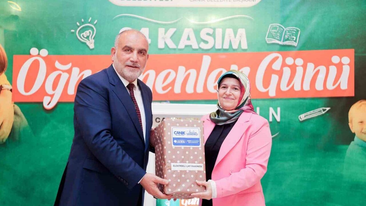 Başkan Sandıkçı'dan Öğretmenlere Anlamlı Bir Sürpriz