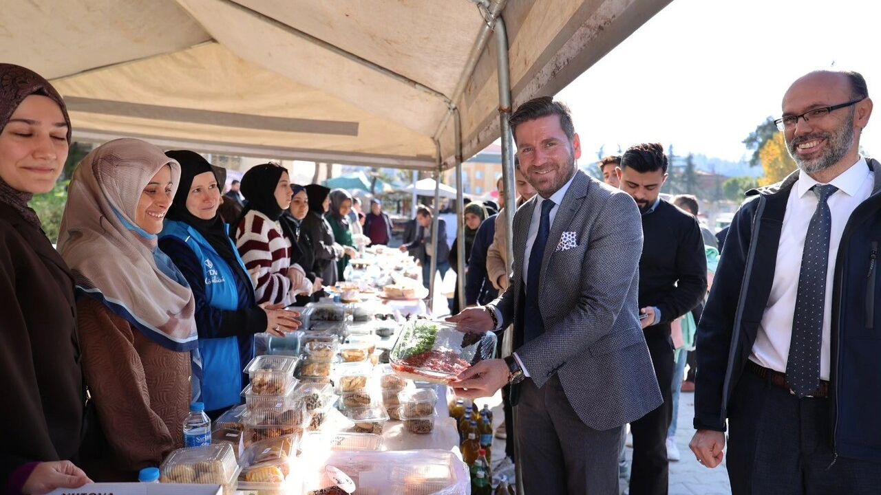 Başkan Tatık Gazze İçin Hayır Çarşısını Ziyaret Etti