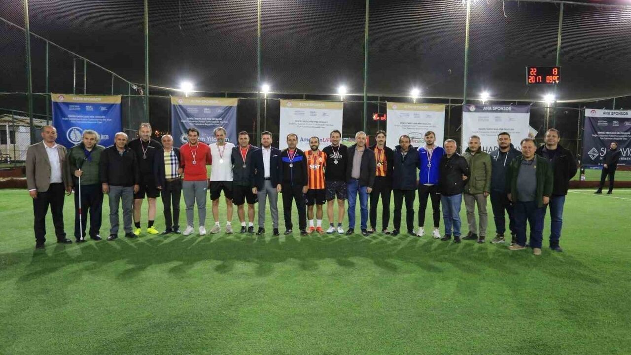 Başkan Tatık, Nikferliler Halı Saha Turnuvası'na Katıldı