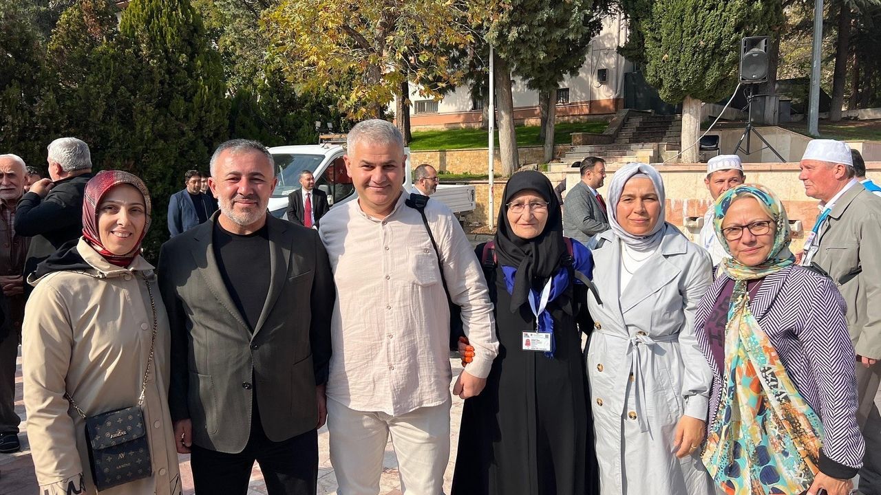 Başkan Yıldırım Umrecilerle Bir Arada