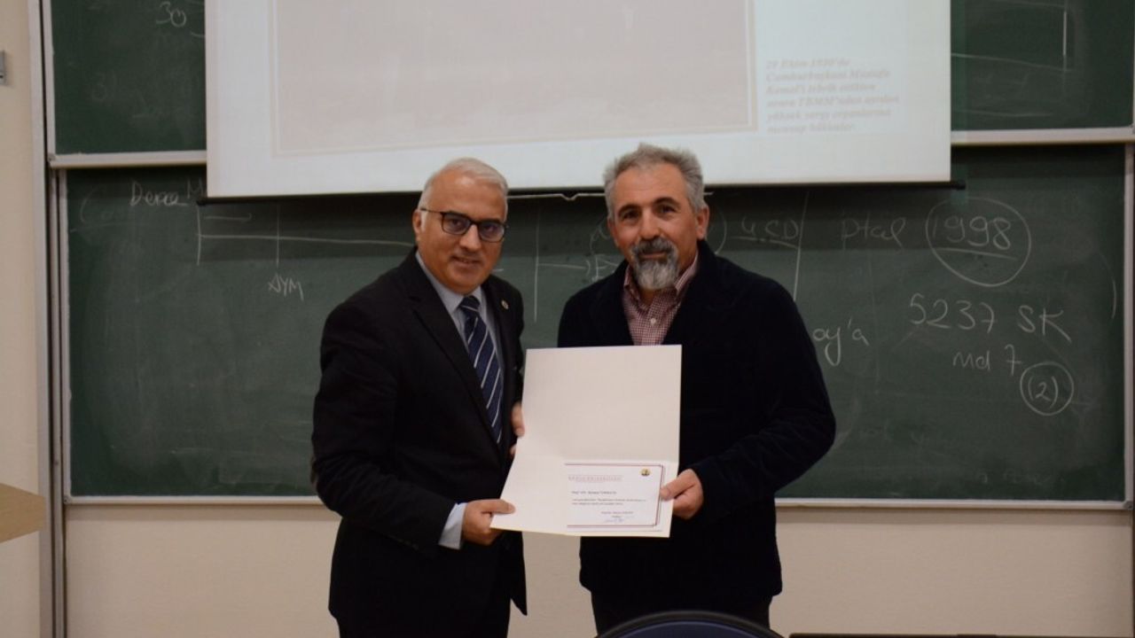 Başöğretmen Atatürk, Modernleşme ve Hukuk Konferansı Düzenlendi